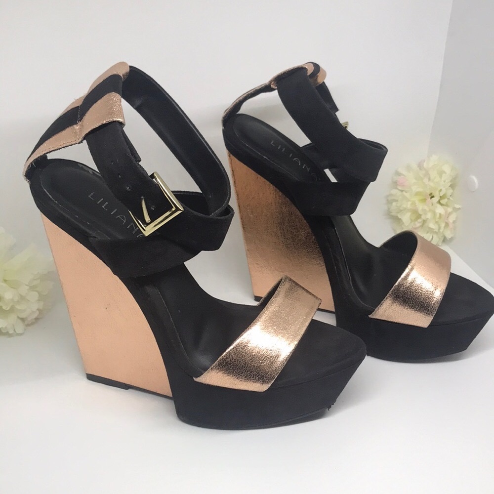 Liliana metallic wedge Platform shoes size 7